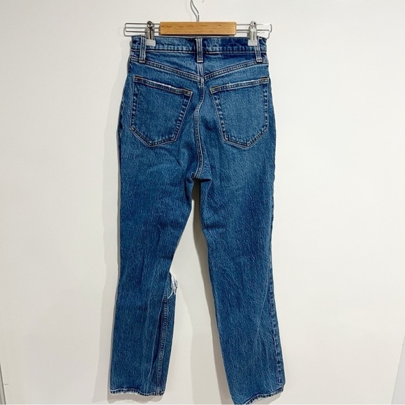 Abercrombie & Fitch Curve Love Ultra High Rise 90s Straight Jean - Picture 5 of 9